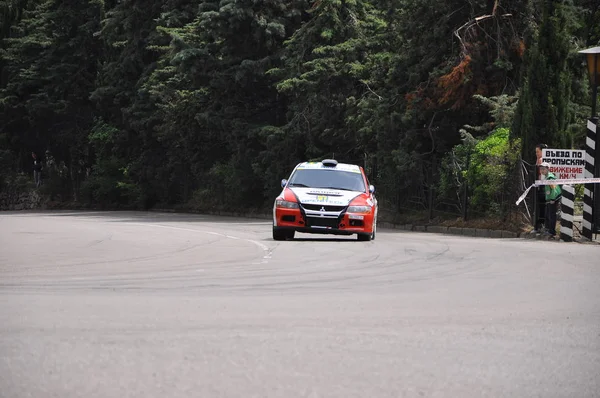 2 de junho de 2011 Prime Yalta Rally 2011 A competição automobilística mais prestigiada e desafiadora da Ucrânia. Yalta, Crimeia, Ucrânia — Fotografia de Stock