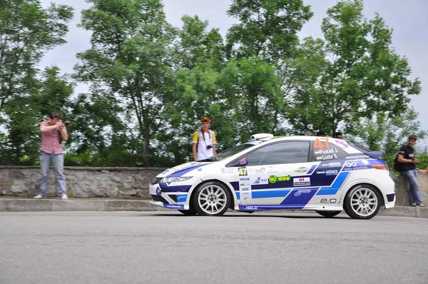 2 czerwca 2011-Prime Yalta Rally 2011 najbardziej prestiżowy i wymagający konkurs samochodowy na Ukrainie. Jałta, Krym, Ukraina — Zdjęcie stockowe