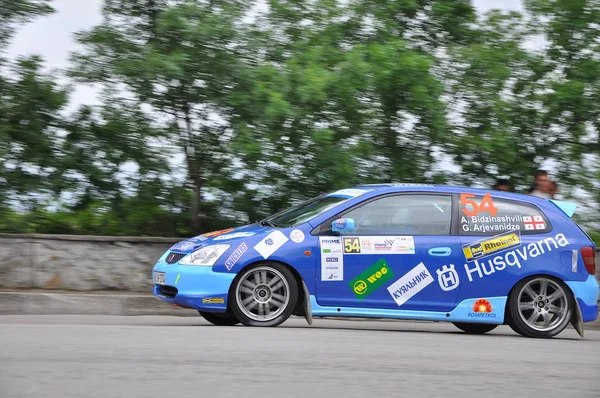 2 czerwca 2011-Prime Yalta Rally 2011 najbardziej prestiżowy i wymagający konkurs samochodowy na Ukrainie. Jałta, Krym, Ukraina — Zdjęcie stockowe