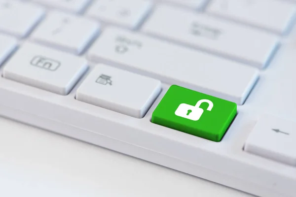 Grüner Schlüssel Mit Geöffnetem Schloss Symbol Auf Der Laptop Tastatur — Stockfoto