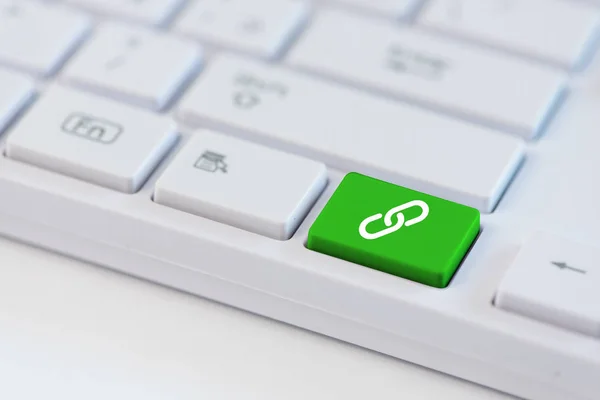 Ένα Πράσινο Κλειδί Σύνδεση Εικονίδιο Πληκτρολόγιο Lap Top Λευκό — Φωτογραφία Αρχείου