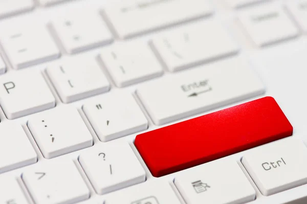 Cerrar Botón Rojo Teclado Blanco Portátil — Foto de Stock