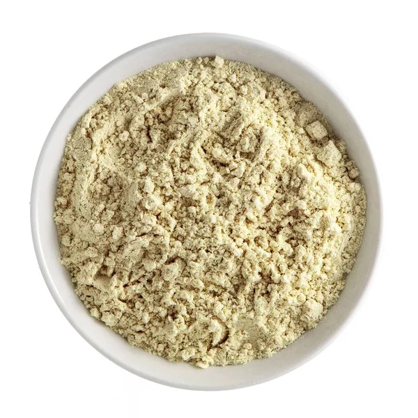 白いボウル白い背景で隔離の粉末状のタンパク質 トップ ビュー — ストック写真