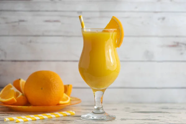 Glass Fresh Orange Juice Light Wooden Background Side View — Stock Photo, Image