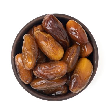 Beyaz arka plan üzerinde izole kase kuru tarihi meyve. Üstten görünüm.