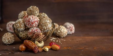 Enerji ısırıkları tarihleri, kaju, Kuru üzüm, kızılcık ve badem. Yan görünümü. Kopya alanı ile