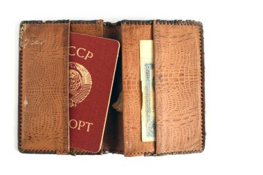 Beyaz arka plan üzerinde eski çanta SSCB'ye pasaportu