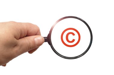 Cam el büyüteç ve beyaz arka plan üzerinde telif hakkı bir kelime