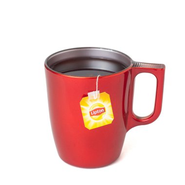 Kropivnicky, Ukrayna - 11 Ocak 2019: Lipton çay beyaz arka plan üzerinde izole kırmızı Kupası