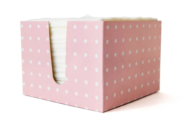 Guardanapos de papel em caixa isolados em fundo branco — Fotografia de Stock