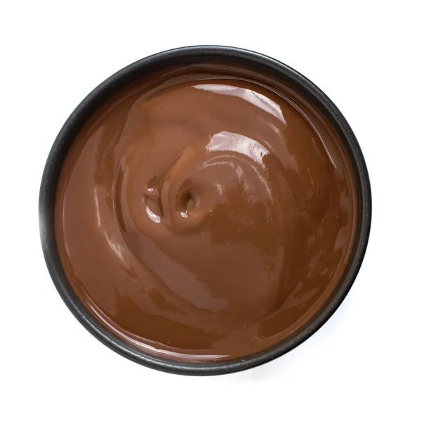 Πουτίγκα σοκολάτας σε σκοτεινό μπολ απομονώνεται σε λευκό φόντο. Κορυφαία προβολή — Φωτογραφία Αρχείου