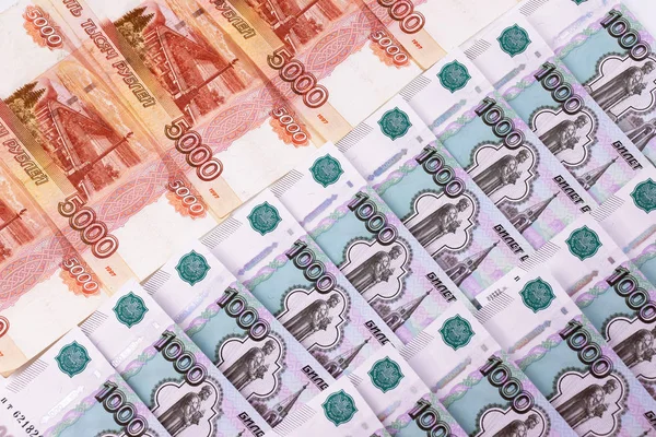 Banconote russe in tagli da mille, cinquemila — Foto Stock