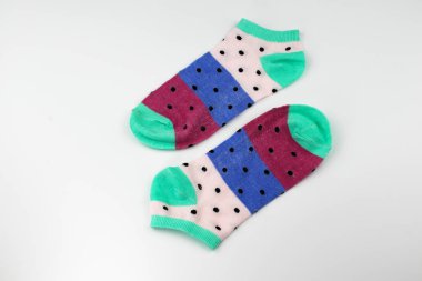 Masada bir çift pamuklu kadın çorabı.