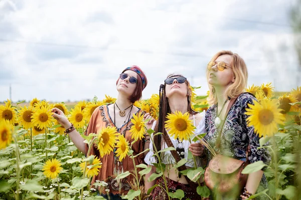 Three Young Women Wearing Boho Hippie Clothes Standing Middle Yellow — Stock Photo, Image