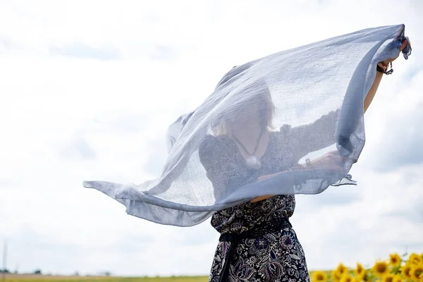 Young Blond Woman Wearing Boho Hippie Clothes Holding Grey Transparent — Stock Photo, Image