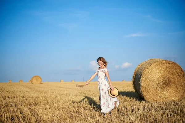 Young Blond Woman Wearing White Romantic Dress Holding Straw Hat — Stock Photo, Image