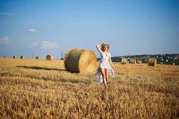 Young Blond Woman Wearing White Romantic Dress Straw Hat Dried — Stock Photo, Image