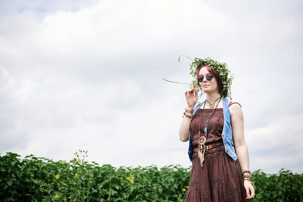 Young Hippie Woman Short Red Hair Wearing Boho Style Clothes — Stock Photo, Image