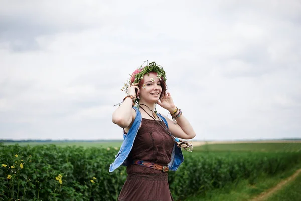 Young Hippie Woman Short Red Hair Wearing Boho Style Clothes — Stock Photo, Image