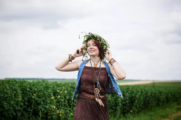 Young Hippie Woman Short Red Hair Wearing Boho Style Clothes — Stock Photo, Image