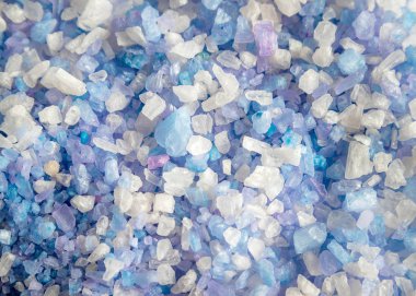 Himalaya banyo tuz kristalleri yakın çekim. Kaplıca tedavisi, gevşeme arka plan