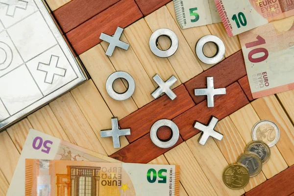 Apuestas Por Dinero Cross Zero Game Euro Coins Euro Notes — Foto de Stock