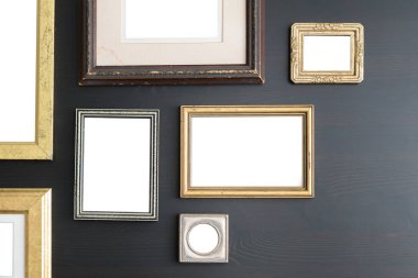 Koyu ahşap arka plan boş boş kareleri. Sanat Galerisi, Müze sergi beyaz kırpma yolu