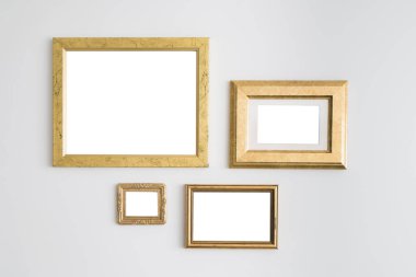Beyaz arka plan boş boş altın kareleri. Sanat Galerisi, Müze sergi beyaz kırpma yolu