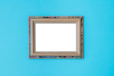 Boş boş vintage ahşap çerçeve mavi zemin üzerine. Sanat Galerisi, Müze sergi beyaz kırpma yolu