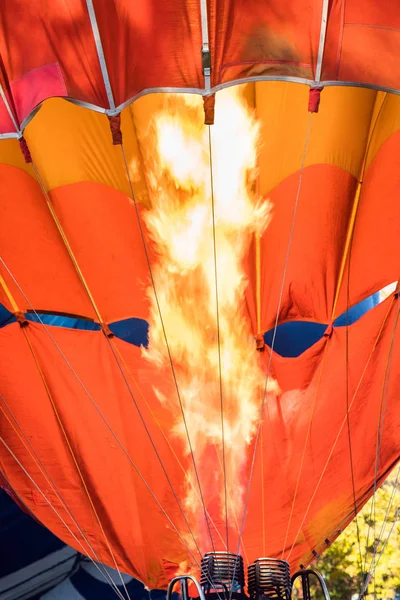 Luftballong Aerosolen Med Ljusa Brinnande Eld Flamma Som Drivs Med — Stockfoto