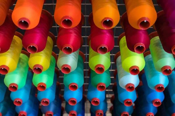 Colorful Embroidery Thread Spool Using Garment Industry Row Multicolored Yarn — Stock Photo, Image