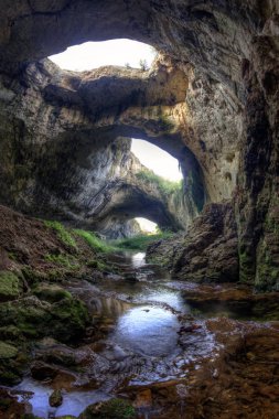 Lovech, Bulgaria yakınındaki Devetashka mağara. Oluşumu, turistik mağara