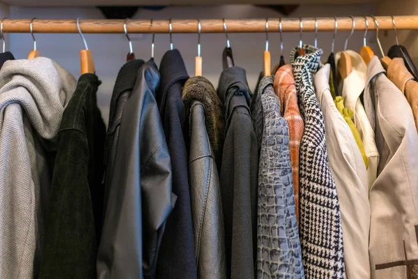 Kleiderschrank Voller Unterschiedlicher Farben Materialien Und Texturen Kleidung Accessoires Kleiderschrank — Stockfoto