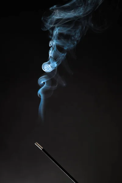 Smoking Incense Stick Smoke Going Black Background Pure Relaxation Theme — Stock Photo, Image