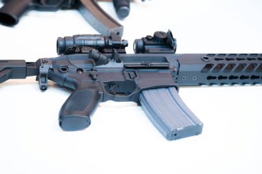 Modern makineli tüfek askeri kuvvetleri askeri sergi Merkezi'nde sergilenen kullanılır. Askeri eğitim, makineli tüfek ekipman.