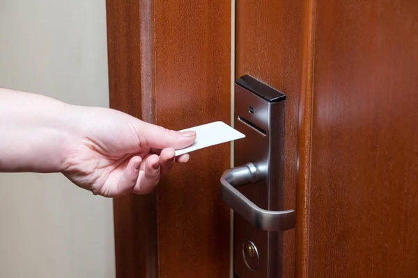 Female Hand Putting Key Card Switch Open Hotel Room Door — Stock Photo, Image