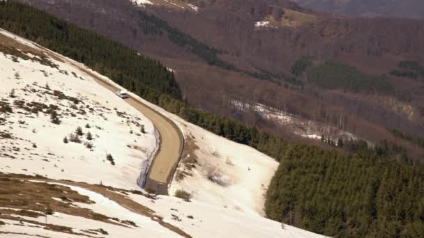 Voiture Conduisant Sur Route Étroite Dans Col Beklemeto Montagnes Des — Video