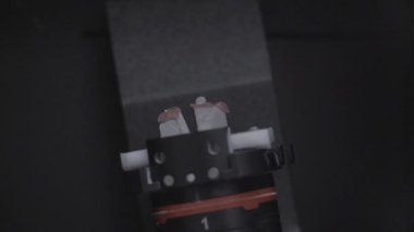 Profesyonel makine 3d model yapmak için bir diş tarama. Diş kliniğinde yapay diş implantı yapma süreci