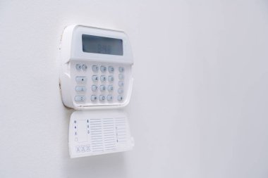 Bir dairenin alarm sistemi, iş yeri. Gözetim ve koruma konsolu