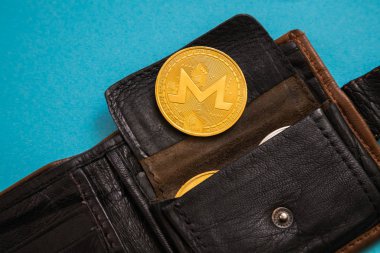 Ripple sikke deri cüzdan o mavi arka plan dışarı yapışmasını. Dijital para birimi, blok zincir piyasası.
