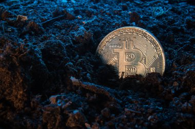 Madencilik kripto para - Bitcoin. Toprak zeminde online para sikke. Dijital para birimi, blok zinciri piyasası, online iş