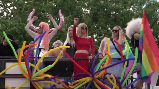 Vilnius Lituânia Junho 2019 Ônibus Soho Com Drag Queens Evento — Vídeo de Stock