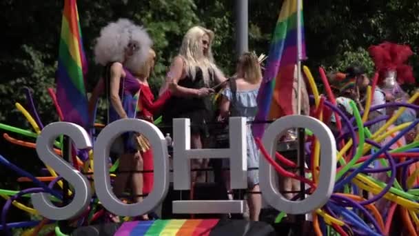 Vilnius Litouwen Juni 2019 Soho Bus Met Drag Queens Baltic — Stockvideo