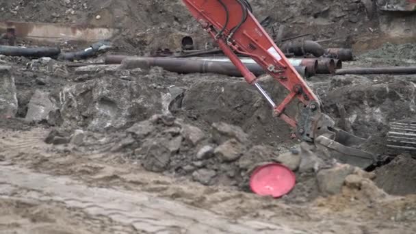 Μεγάλος Βιομηχανικός Εκσκαφέας Σκάβει Έδαφος Αστική Ανάπτυξη Σέσουλα Μπουλντόζα Εργάζονται — Αρχείο Βίντεο