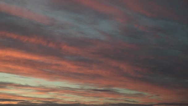 Timelapse Dramatiska Solnedgången Himmel Panorama Med Brinnande Färgglada Moln Bakgrund — Stockvideo