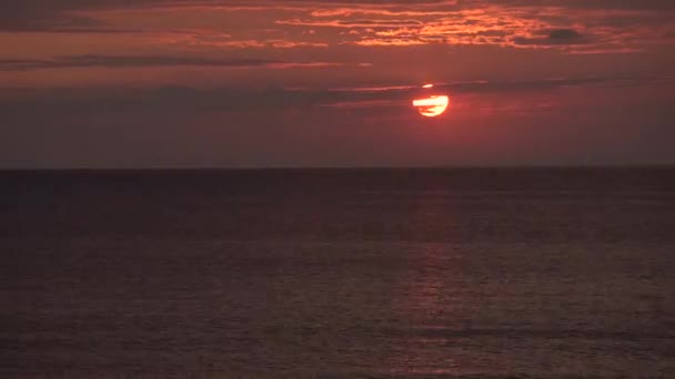 Timelapse Sol Inställningen Havet Dramatisk Solnedgång Himmel Panorama Med Brinnande — Stockvideo