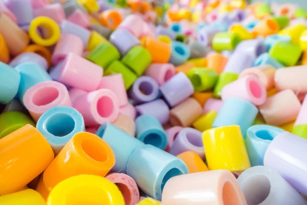 Short plastic tube pieces stacked on top of each other. Plastic waste and recycling concept — Stock Photo, Image