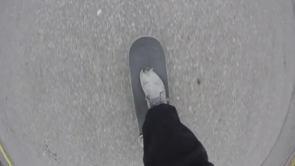 Punto Vista Skateboarder Equitazione Skateboard Sul Marciapiede Della Città Pattinatore — Video Stock