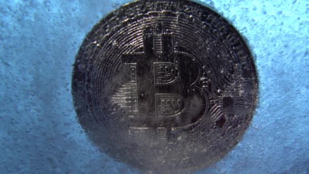 Silber Bitcoin Bitcoin Online Digitalwährung Eingefroren Blauen Eis Konzept Der — Stockvideo