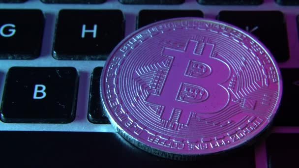 Окружите Bitcoin Поверх Кнопок Клавиатуры Компьютера Цифровая Валюта Рынок Блочных — стоковое видео
